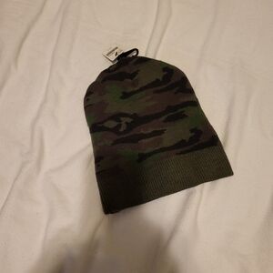 BNWT Roots Toque in Camo